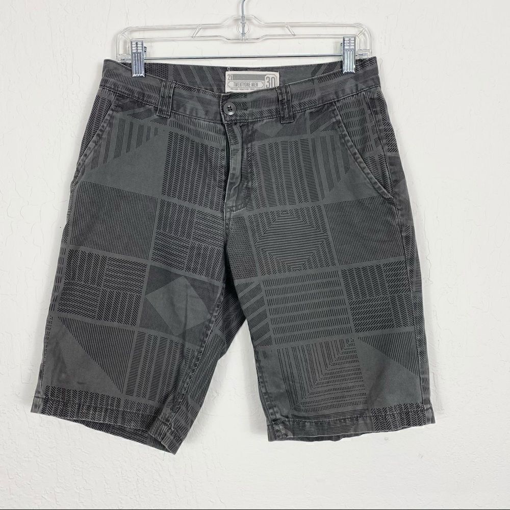 Men Forever 21 Grey Stripe Patterned Shorts W30